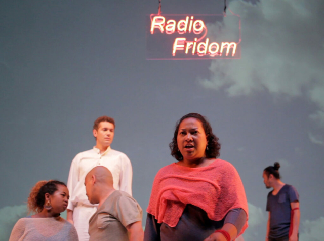 Dr Camille (P-Y.Binard), une choriste (Natacha Rajemison)