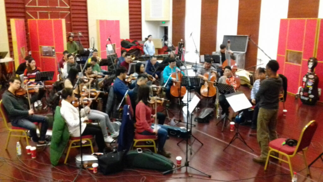 À Hangzhou, nov 2017, J-Luc Trulès dirige l'orchestration de Fridom