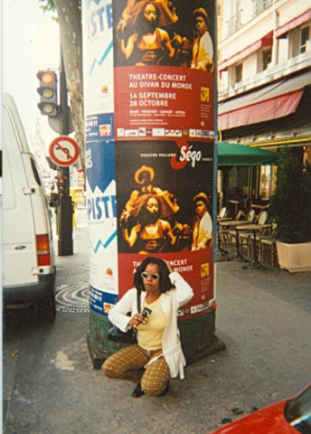 Affiche Séga Tremblad sur les colonnes Morris à Paris en août 2000