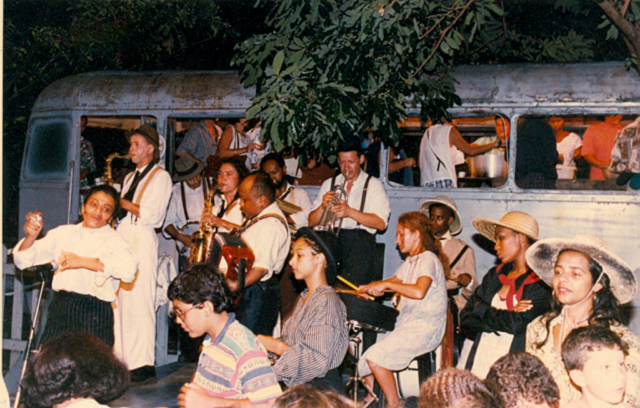 L.Negrau et l'orchestre – Photo B.Lucas
