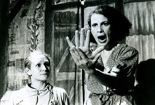 Noéla (N.Payet), Mme Houarett (R.Pothin) – Photo M.Brunet