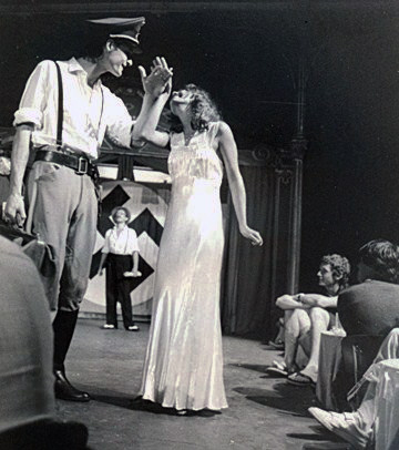Hans (O.Mayolle), Moran (E.Genvrin), Nina (N.Leichnig) – Photo B.Antoir