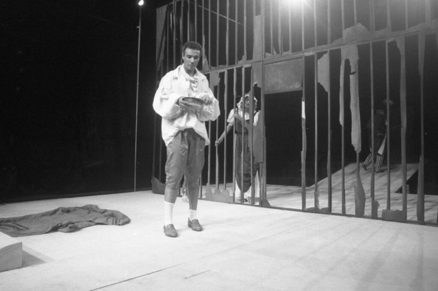 Baptiste-(D.Carrère)-en-prison—Photo-B.Antoir