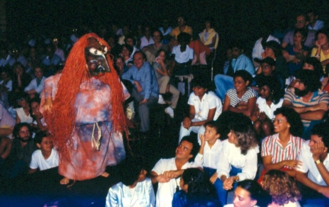 Mèrkal (R.Pothin) au milieu du public – Photo J.-Y.Kee-Soon