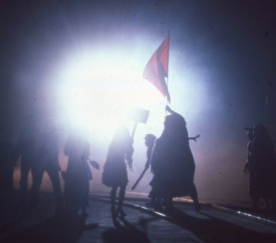 Les manifestants bloquent les voies – Photo P.Sellincourt