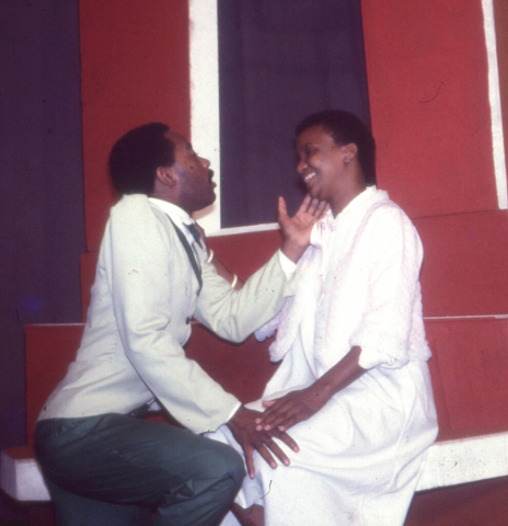 Lucile (A.Touzet), Valère (C.Benali) – Photo B.Antoir