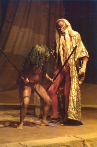 Caliban (A.Joron), Prospero (O.Mayolle) – Photo O.Mayolle