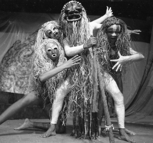 Eshu (J.L.Trulès) et les Déesses (J.Quiesse, J. Pothin, C.Bossuet) – Photo O.Mayolle
