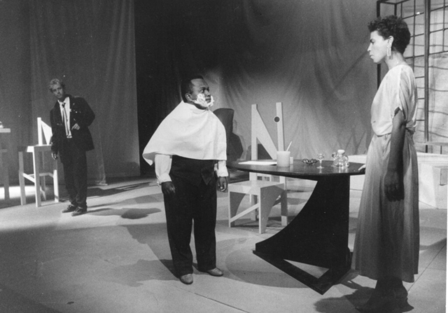 Comte Almaviva (P.L.Rivière), Bartholo (A.Dormeuil), Rosine (R.Pothin), – Photo B.Antoir