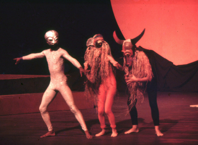 Ariel (J.-L.Trulès), Totem perroquet (D.Attali), Totem buffle (J.Quiesse) – Photo O.Mayolle