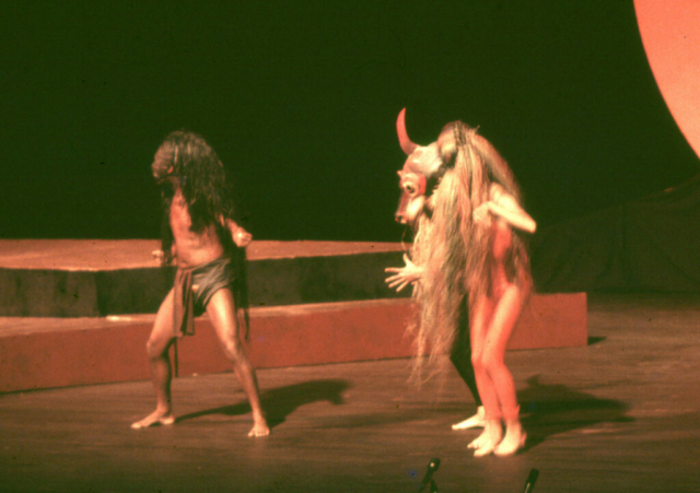 Caliban (A.Joron), Totem buffle (J.Quiesse), Totem perroquet (D.Attali) – Photo O.Mayolle