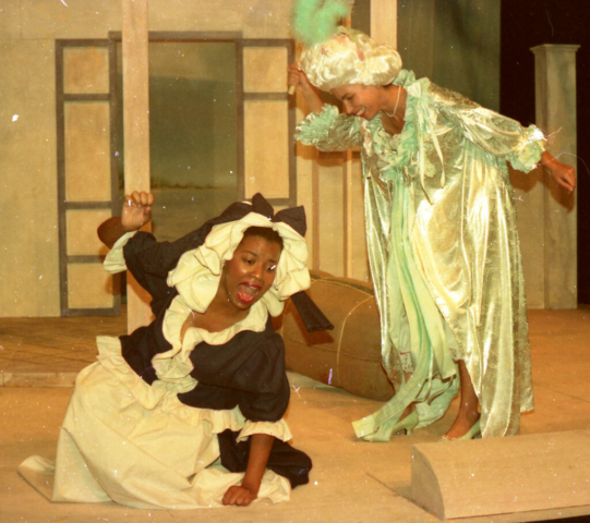 Coraline (D.Perrine), Mme de St Fremont (R.Pothin) – Photo B.Antoir