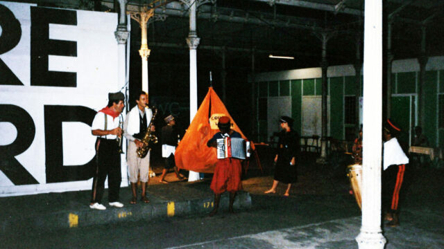 Accueil au Grand-Marché (Colandie) avec location de coussins