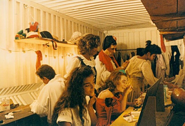 Coulisses d'Etuves dans un container