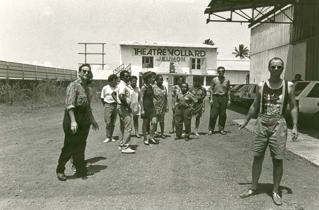 Equipe Vollard dans la cour de Jeumon (Carousel 1992)