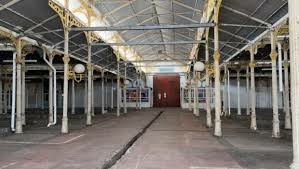 Espace intérieur du Grand-Marché avec ses colonnes