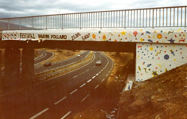 Pont de La Possession décoré au pochoir par L.Segelstein