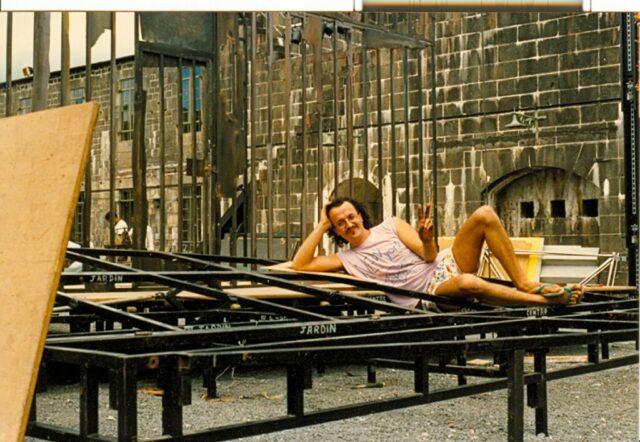 J.-M.Florimond sur le décor d'Etuves à la Citadelle de Port-Louis à Maurice en 1989