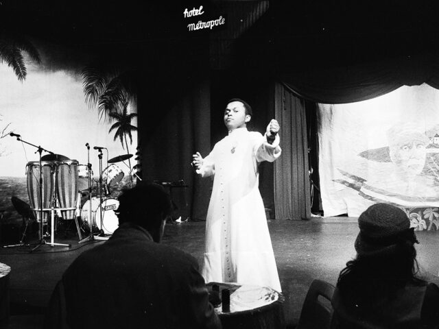 L'évêque (A.Dormeuil), Nina Ségamour (1987)